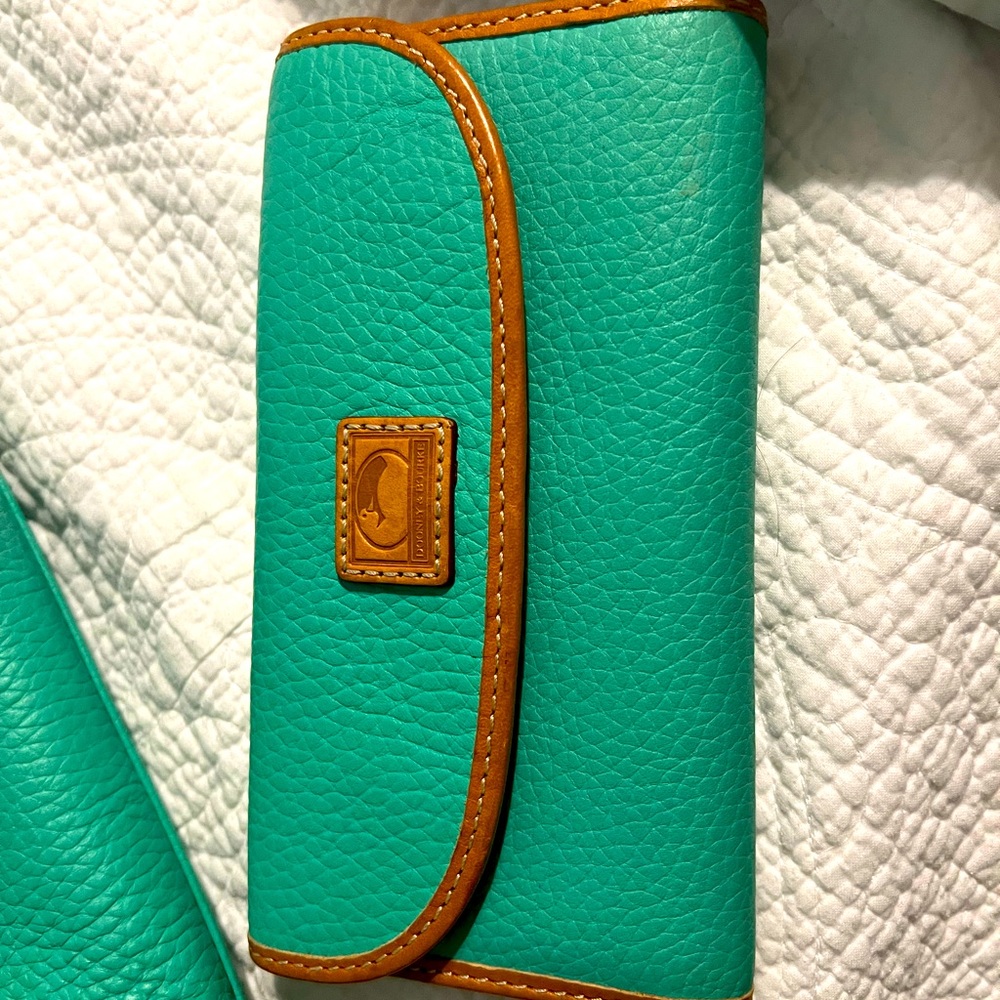 Dooney and Bourke pebble grain teal grain wallet